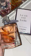 Frasco y caja de La Vie Est Belle Eau de Parfum de 100 ml