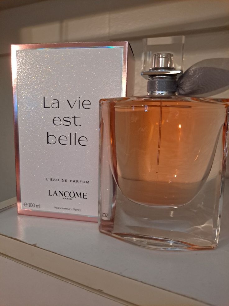 Presentación de La Vie Est Belle Eau de Parfum de 100 ml