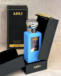 Ahli Karpos EDP 60ml frasco azul cobalto tapa plateada caja negra dorada